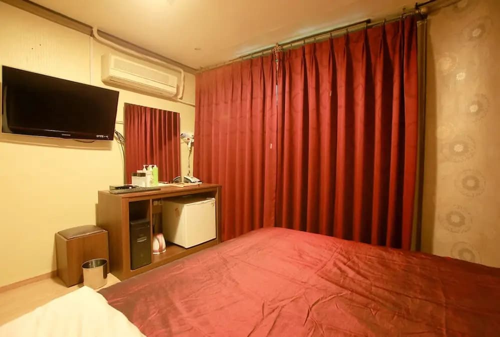 Bobos Motel - photo 2