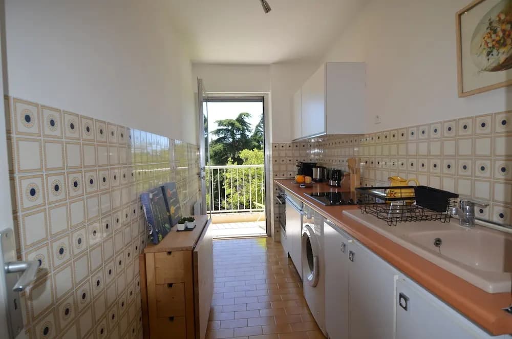 Large studio 4 persons with balcony Valrose district in Nice - photo 10
