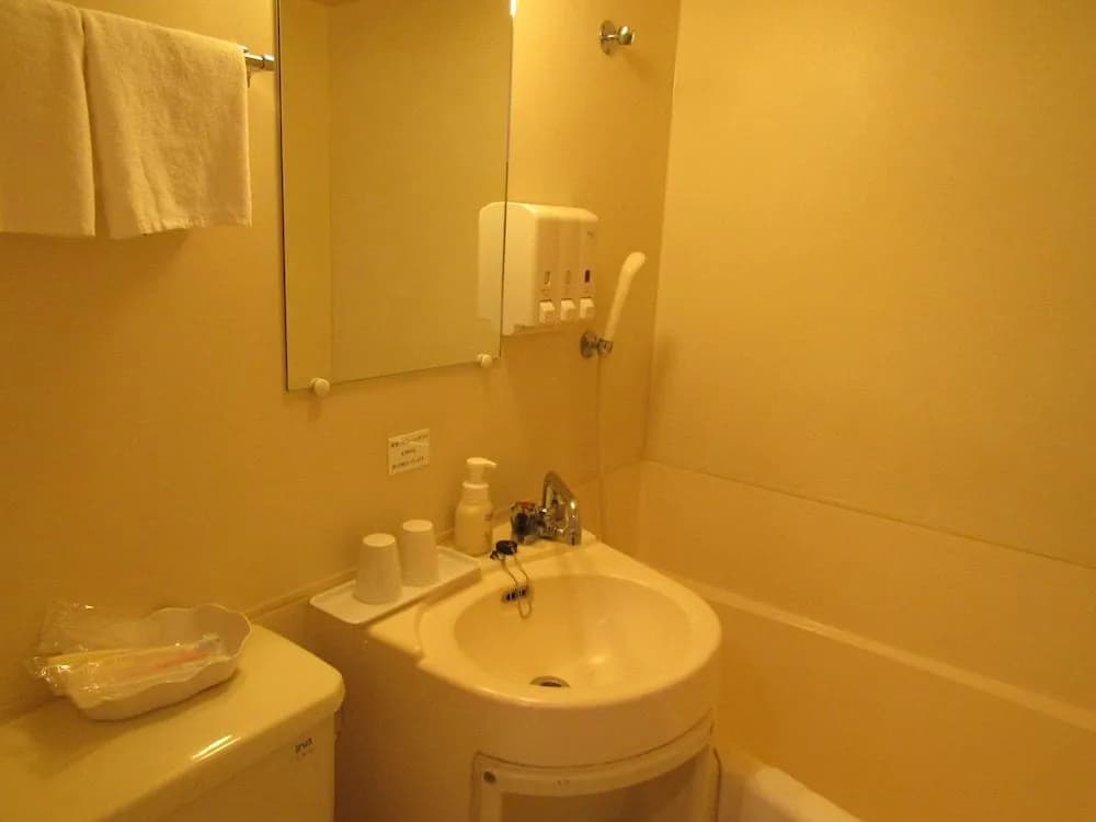 Hotel Oaks Shin-Osaka - photo 8