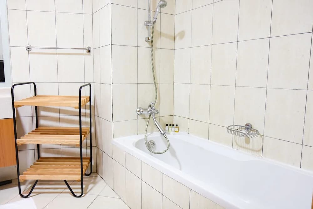 Studio Apartment in Spring Oasis - photo 7