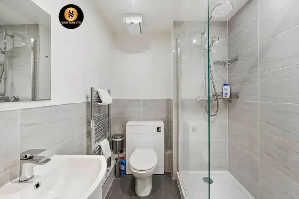 4 Separate Beds, Sleeps 6, Beautiful 2 bed Apt - photo 6