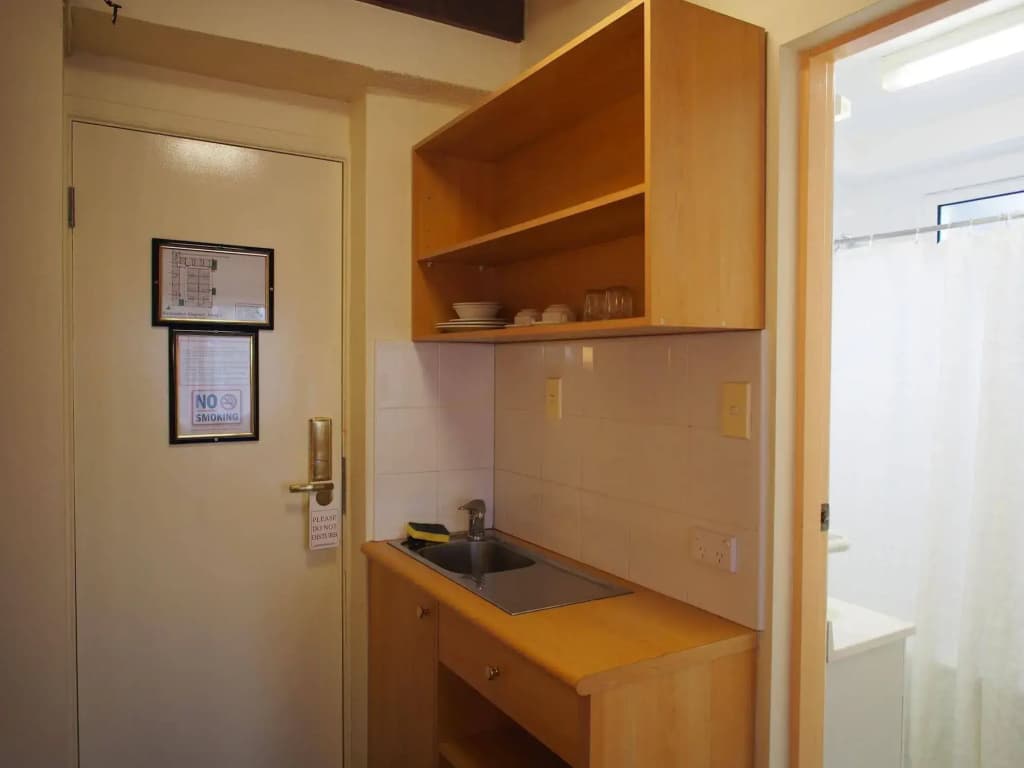 Edgecliff Lodge Motel - photo 20