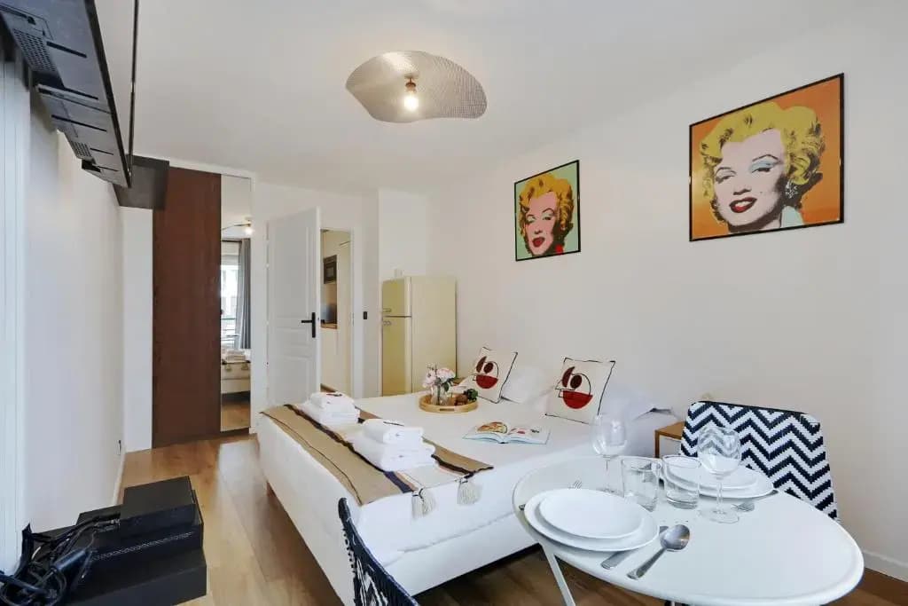 Buttes Chaumont - Sunny 2P apartment - photo 1
