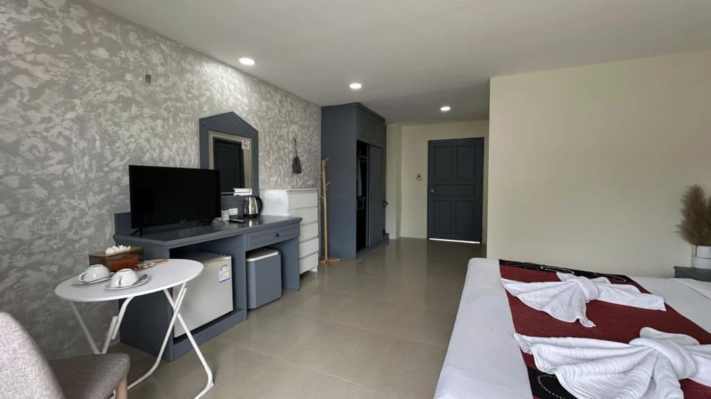MM Hill Hotel - photo 5