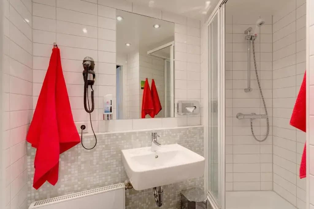 Meininger Berlin Alexanderplatz Hotel - photo 8
