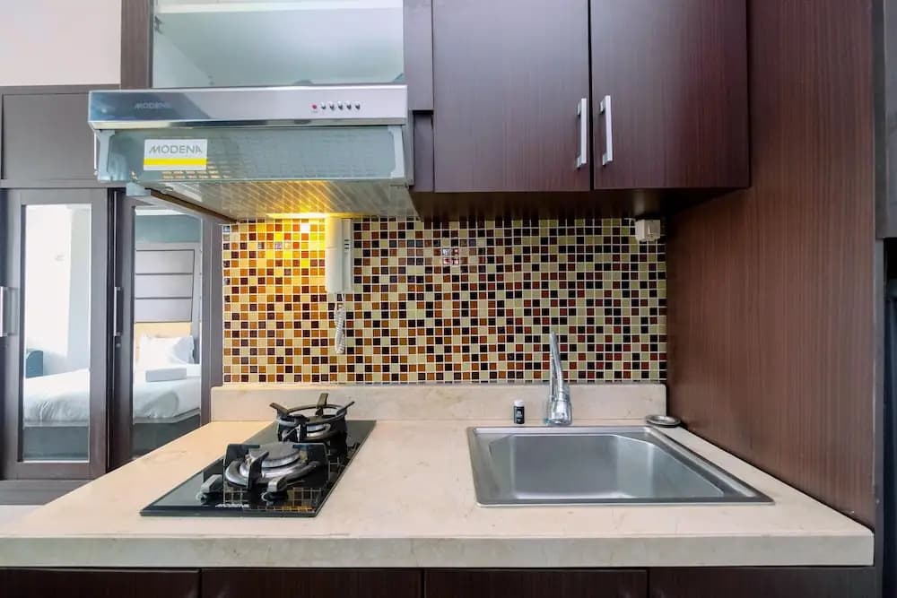 Comfort And Homey Studio Apartment At Mangga Dua Residence - photo 12