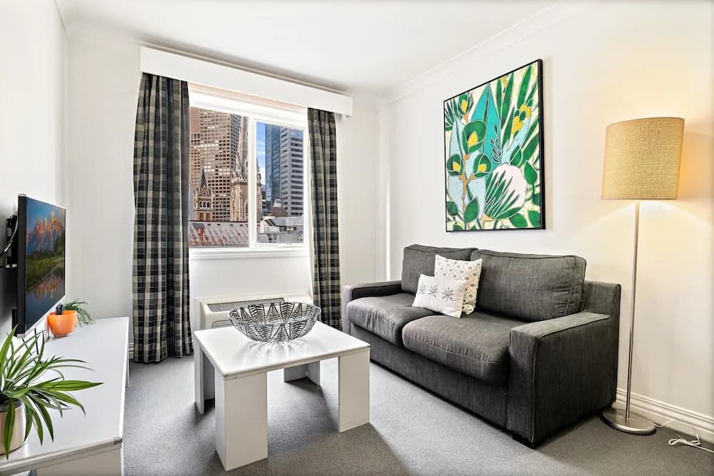 1-bed Apartment in Central Melbourne - photo 4