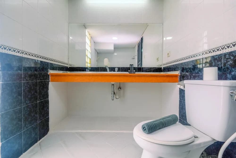 Spacious and Strategic 3Br Kondominium Juanda Apartment - photo 3
