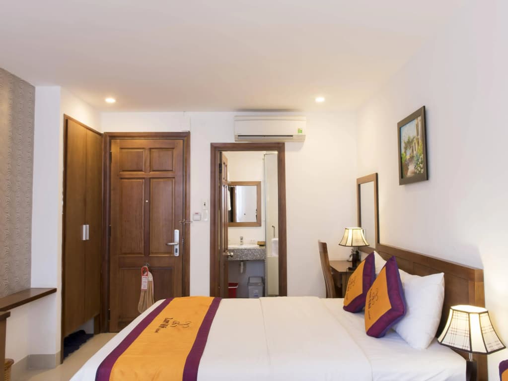 ELC Beach Hotel - photo 5