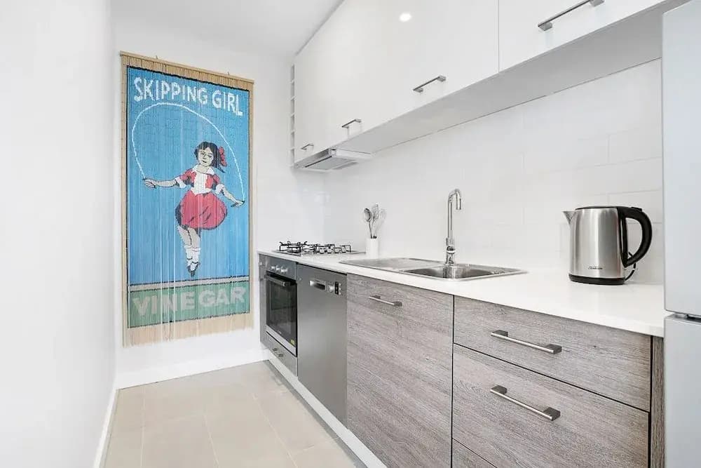 DINA, 2BDR Carlton Apartment - photo 7