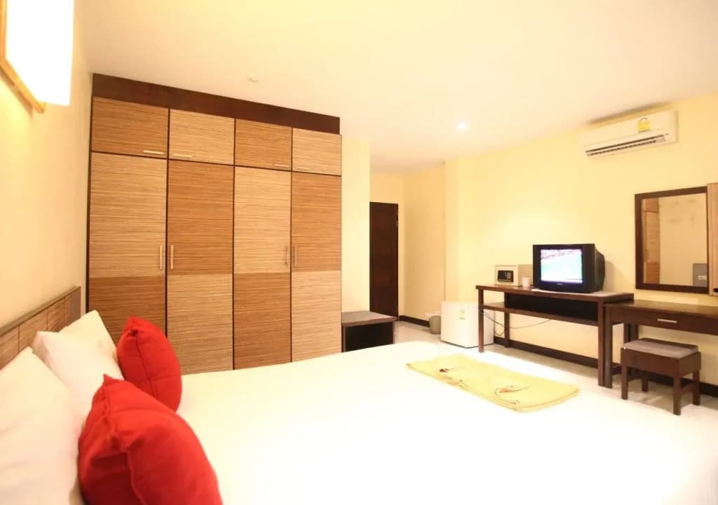 Baan Tawan Patong - photo 4