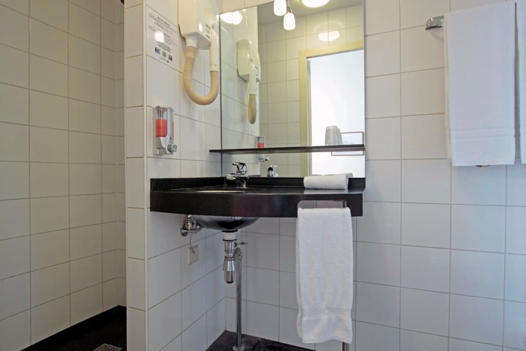 A-Train Hotel - photo 11