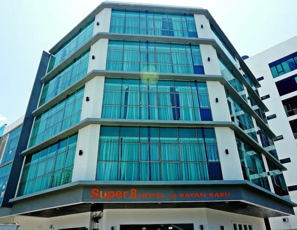 Super 8 bayan baru - main photo