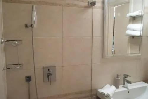 Rebecca Apartment next to Synagogue - photo 8