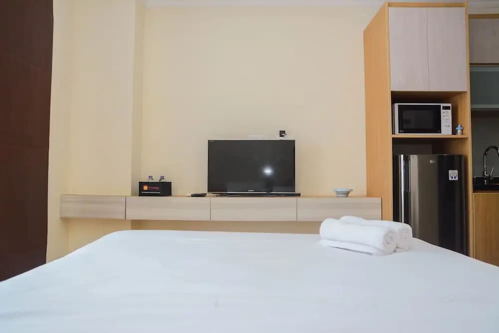 Minimalist and Comfy Studio at Menteng Park Apartment - photo 13