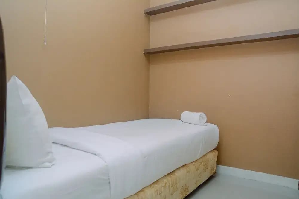 Furnished Green Pramuka City 2BR Apartment near Mall - photo 4