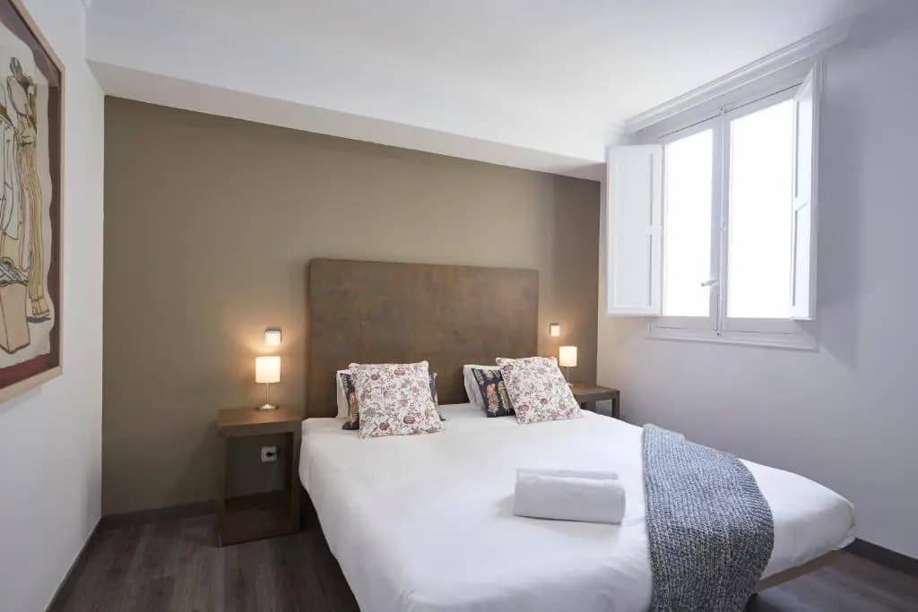 LEEWAYS APARTMENT VI in ALCALA 99 - photo 3