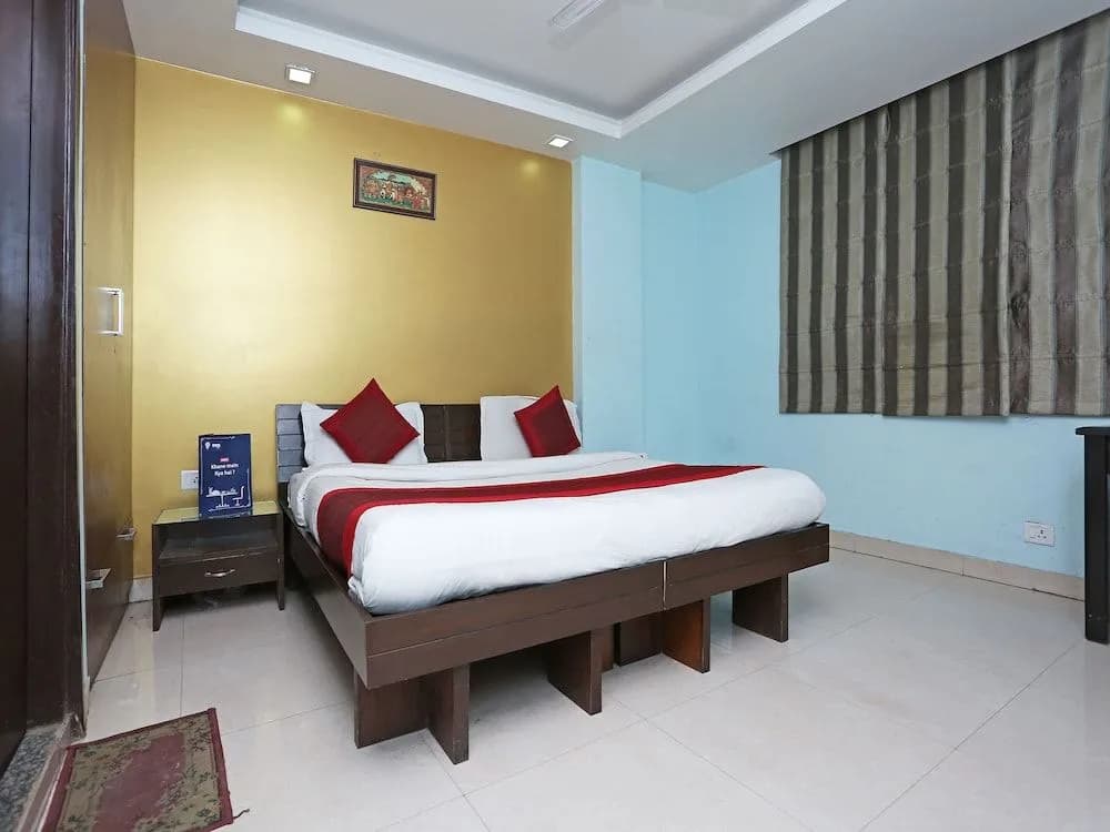 Hotel Flight Path Near IGI Airport - photo 4