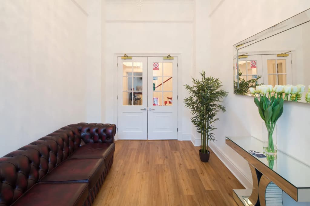 Edinburgh Castle Apartments and Suites - photo 11