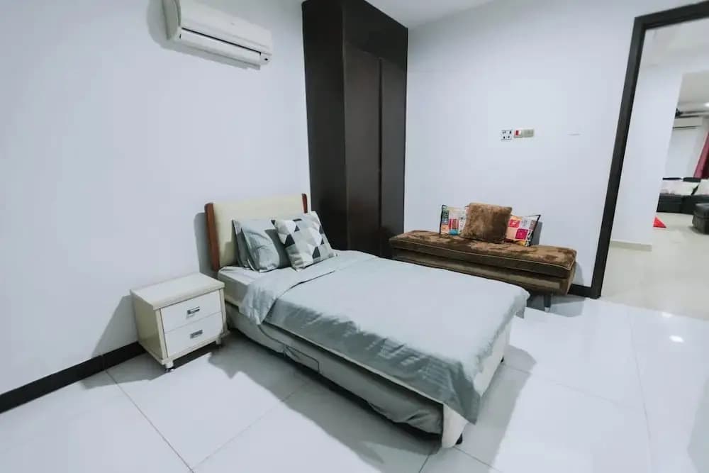 Spacious Luxury 6BR Home in Kemensah, KL - photo 32