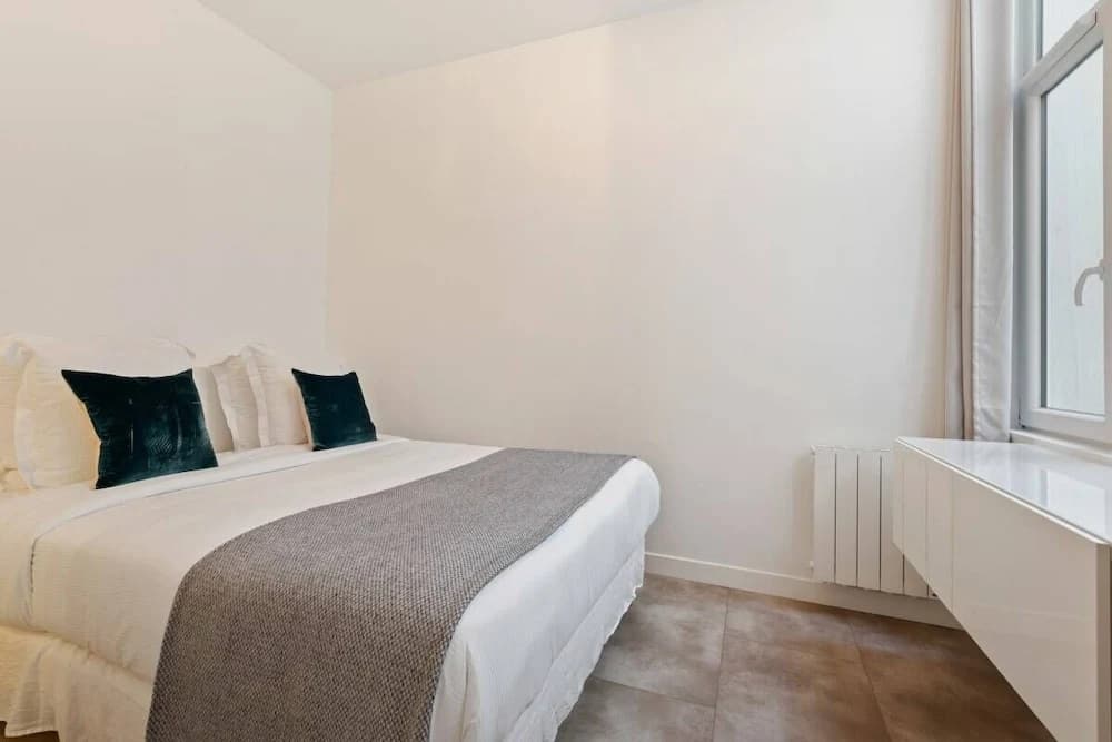 Contemporary & Comfortable 2 Bedroom Apartment in Paris - photo 3