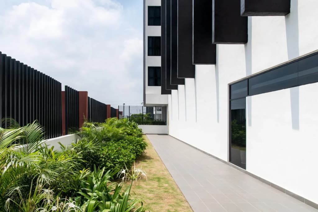 The Canvas Hotel - photo 13