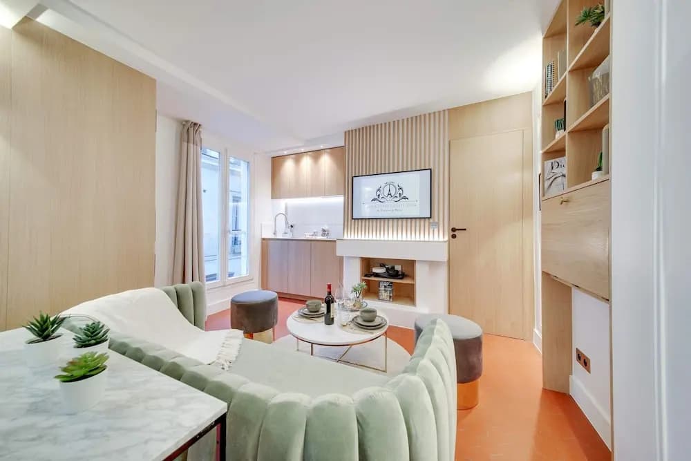 Historical Apartment in the Heart of Paris - 3 - photo 5