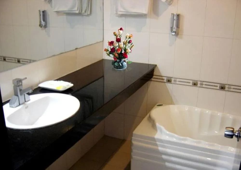 VMQ Hotel - photo 9