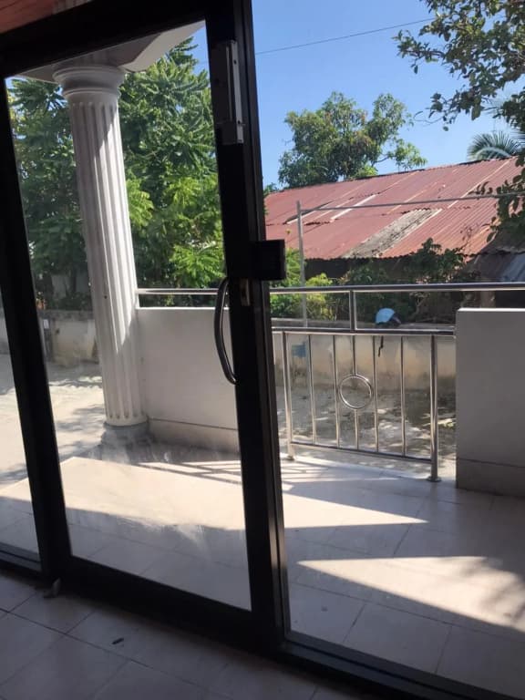 On Lee Apartment - photo 6