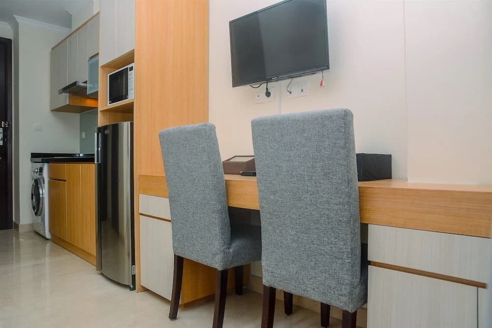 Pleasant and Simply Studio Room Menteng Park Apartment - photo 15