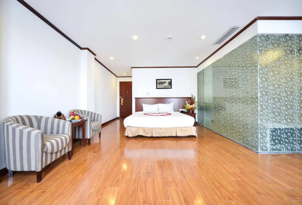 May De Ville Lakeside Hotel - photo 4