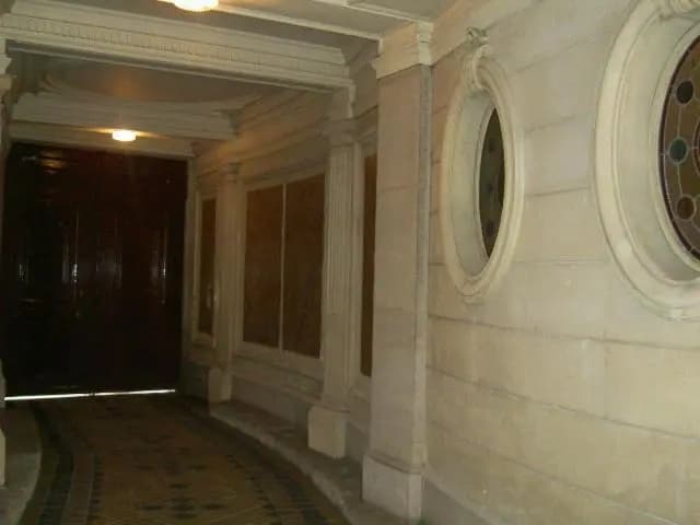 Large & Bright Apartment, Central Paris, Montmartre-Opéra, Picturesque Rue des Martyrs - photo 13