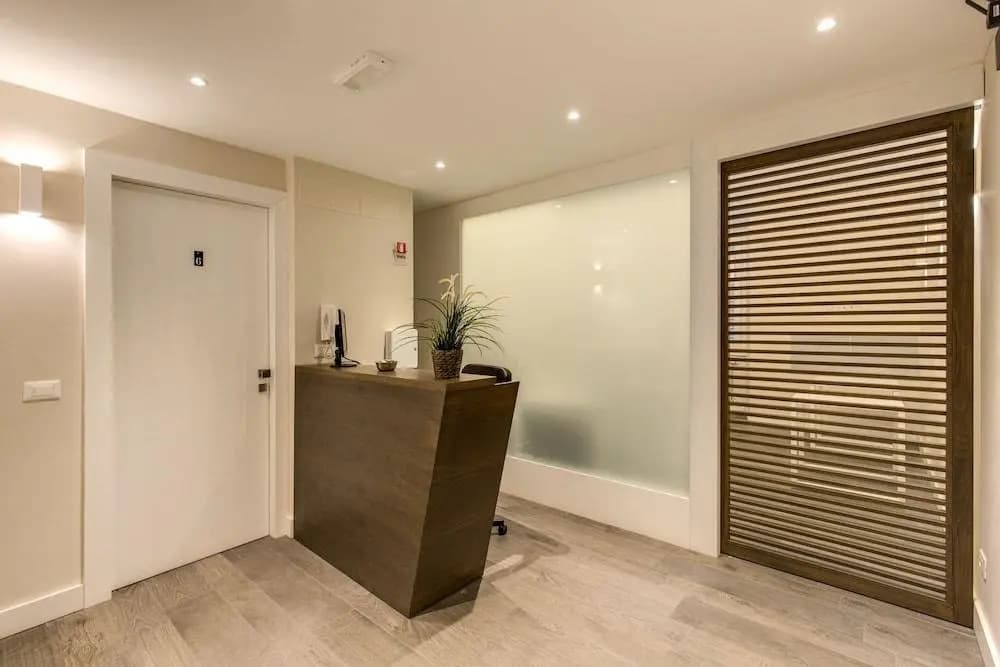 Ecce Roma Guesthouse - photo 12
