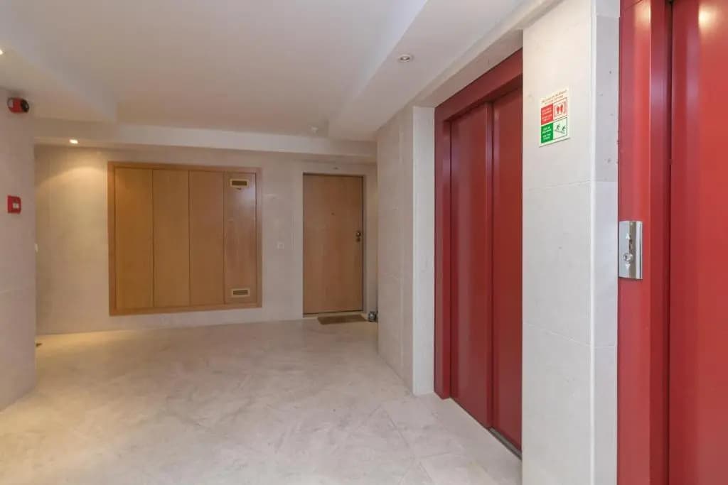 Premium Flat in Upscale Area, Balcony, Parking - photo 12