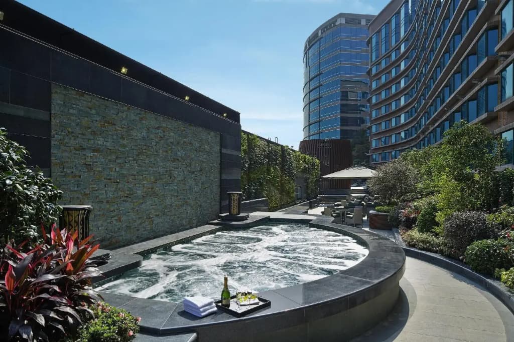 Royal Plaza Hotel - photo 30