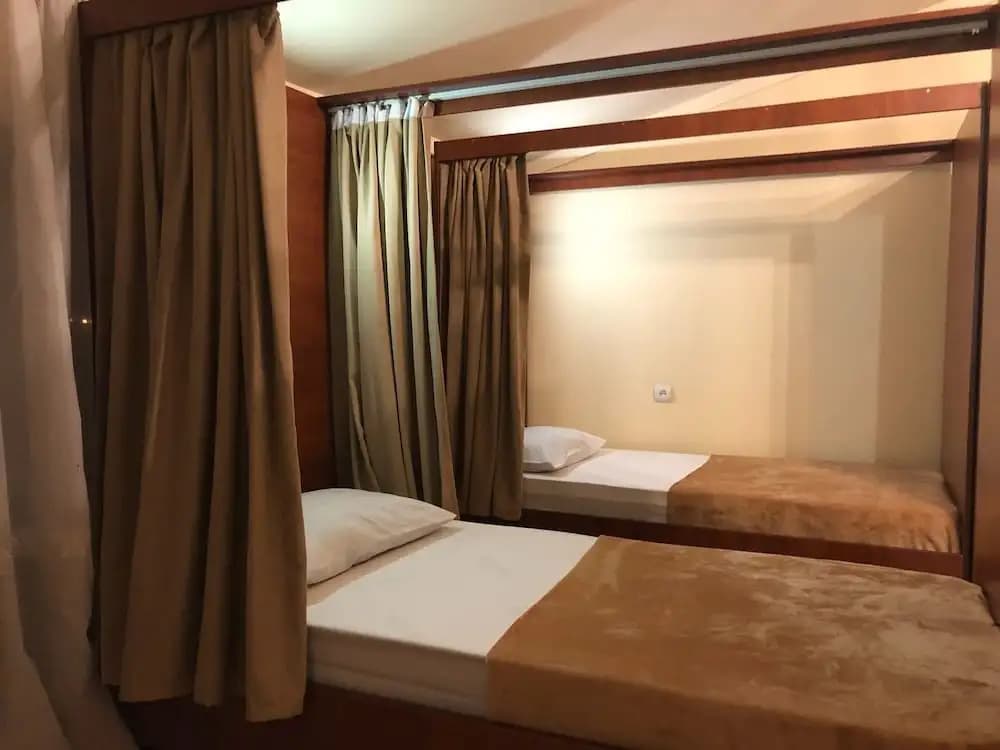 Ms Jackson Guesthouse Hostel - photo 2