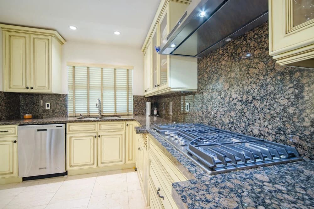 Crystal Court Estate - Four Bedroom Home - photo 16