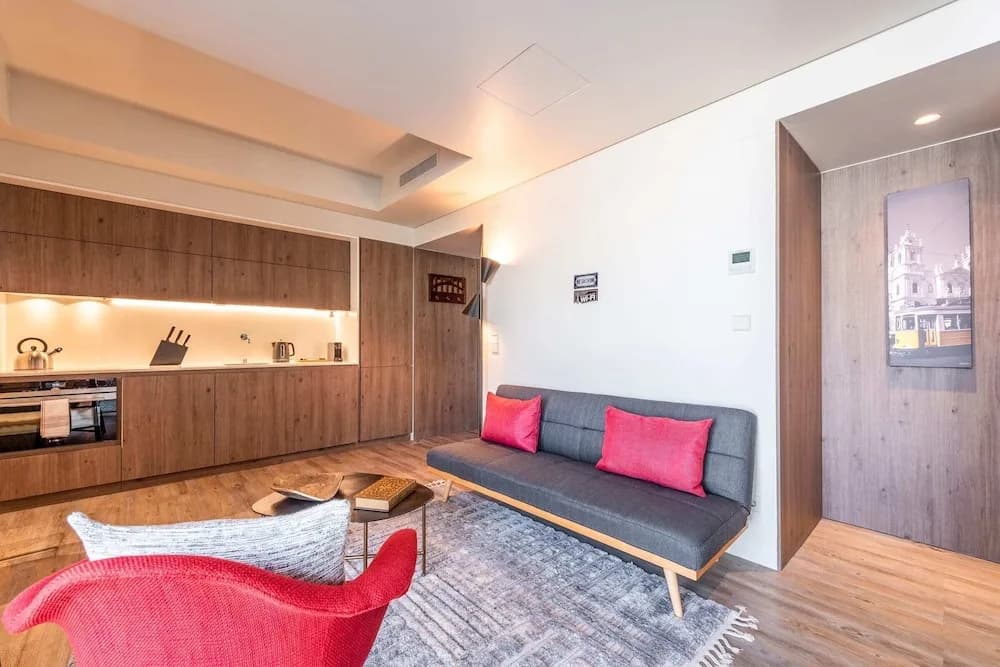 Mid-century Apartment Near Cais do Sodré - photo 4