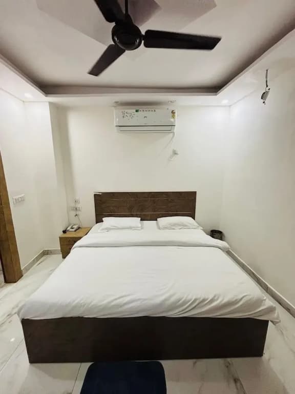 Lotustar Hotel - photo 3