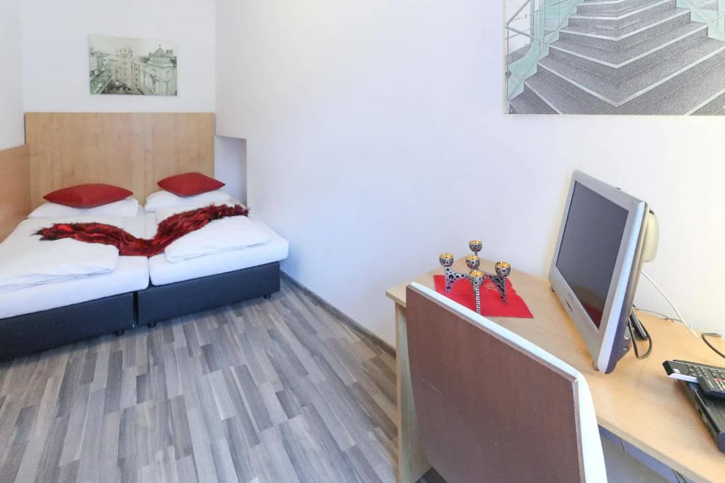 Queens Apartments - photo 3
