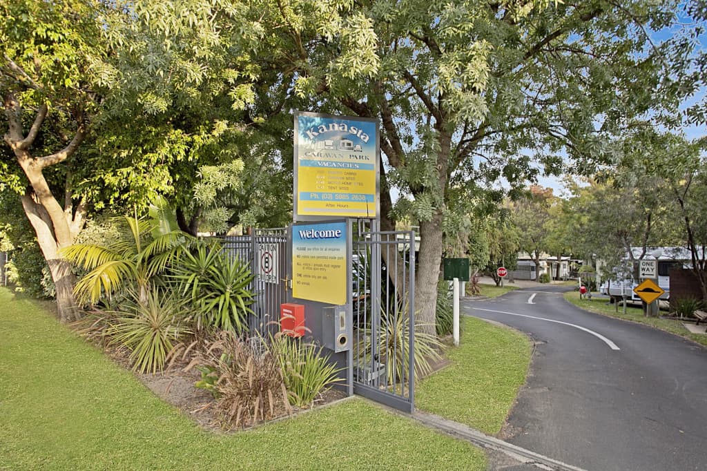 Kanasta Caravan Park - photo 9