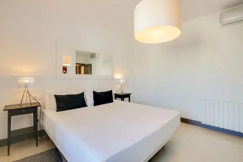 Beautiful 3bed W/terrace in Elegant Eixample - photo 2