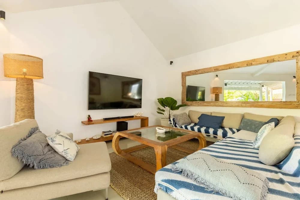 3BR Charming Villa 2 Minutes From Berawa Beach - photo 4