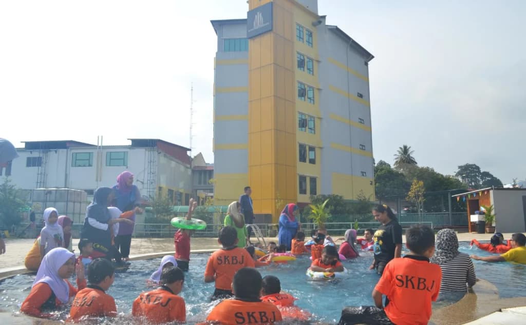 Hotel Darul Makmur - photo 17