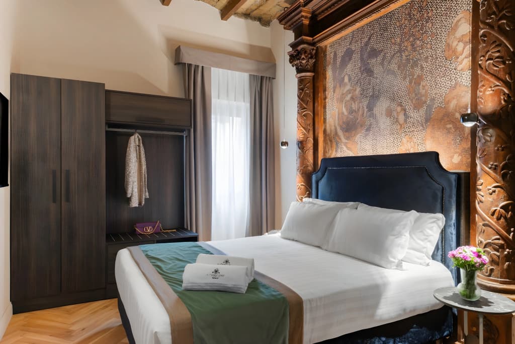 Hotel 77 Seventy-Seven - photo 43