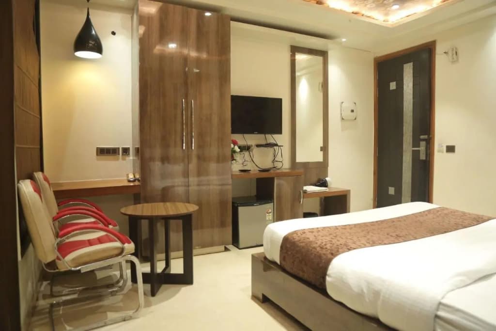 Leeway Hotel - photo 11