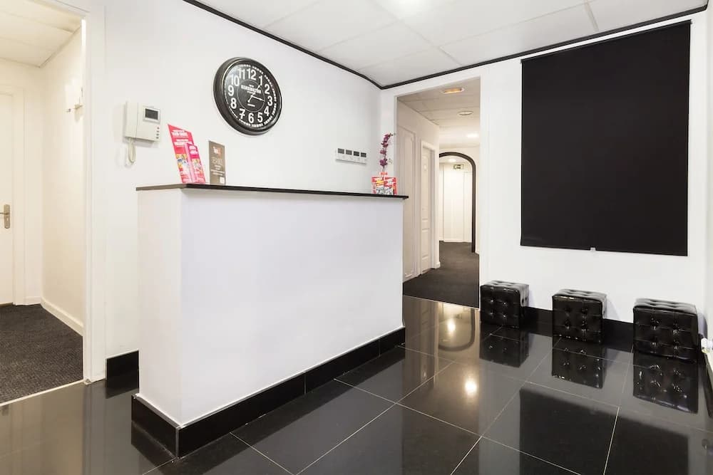 Hostal Gran Via 63 Rooms - photo 13