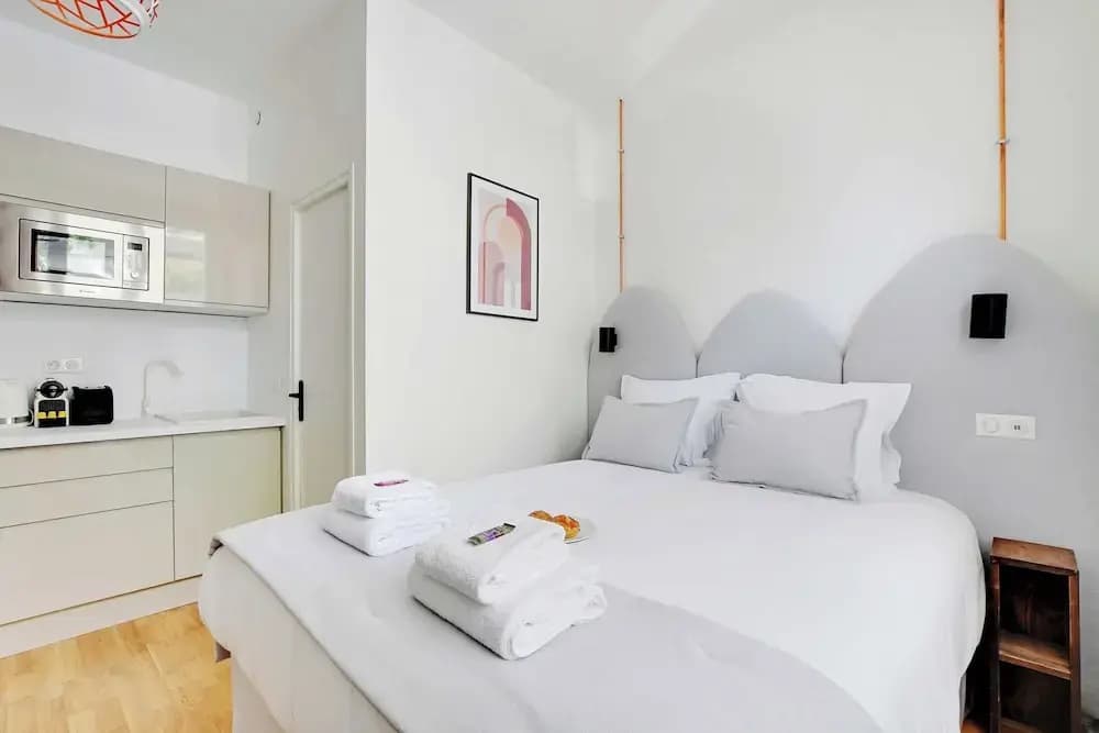 Cute Studio in Eclectic 18th District - 1 - photo 3