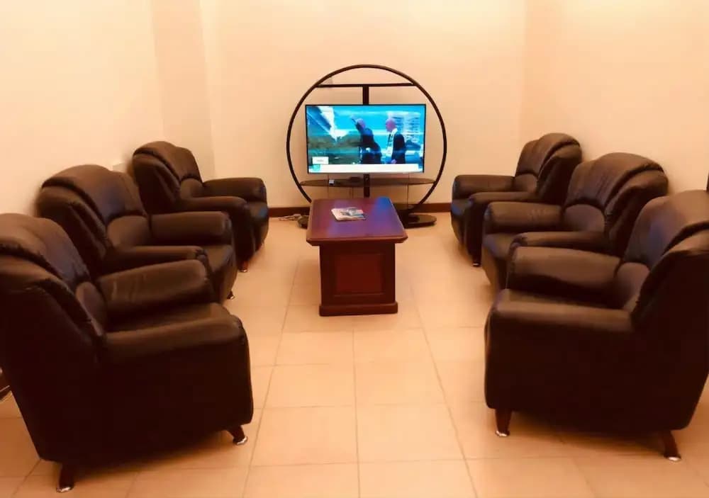Q Hostel - photo 9