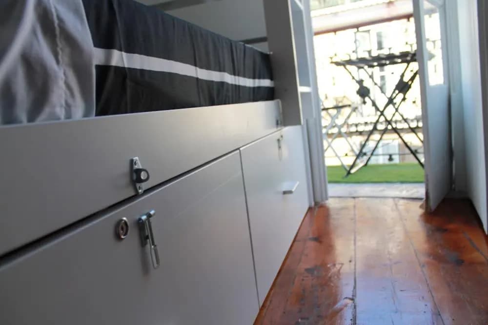 Surf in Chiado Hostel - photo 12